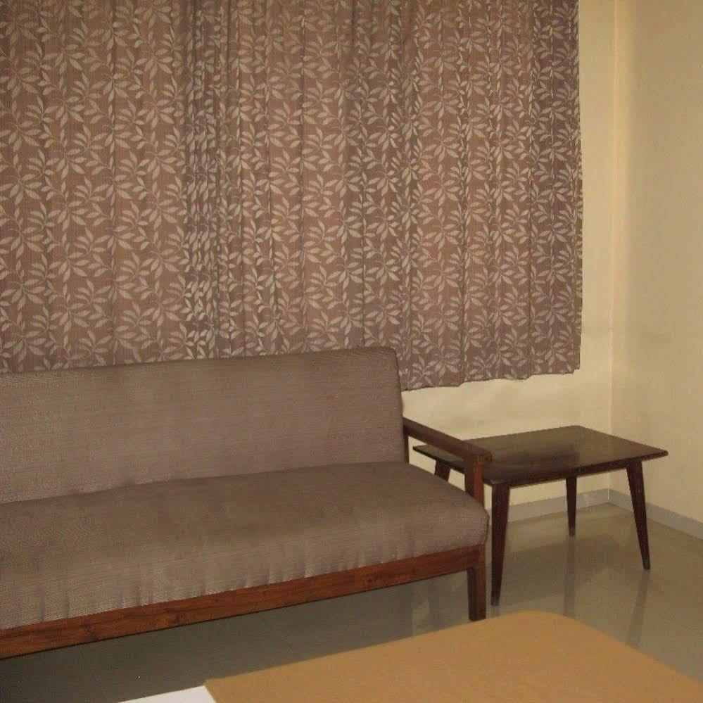 Oyo 1194 Hotel Gulmohr Púna Kültér fotó
